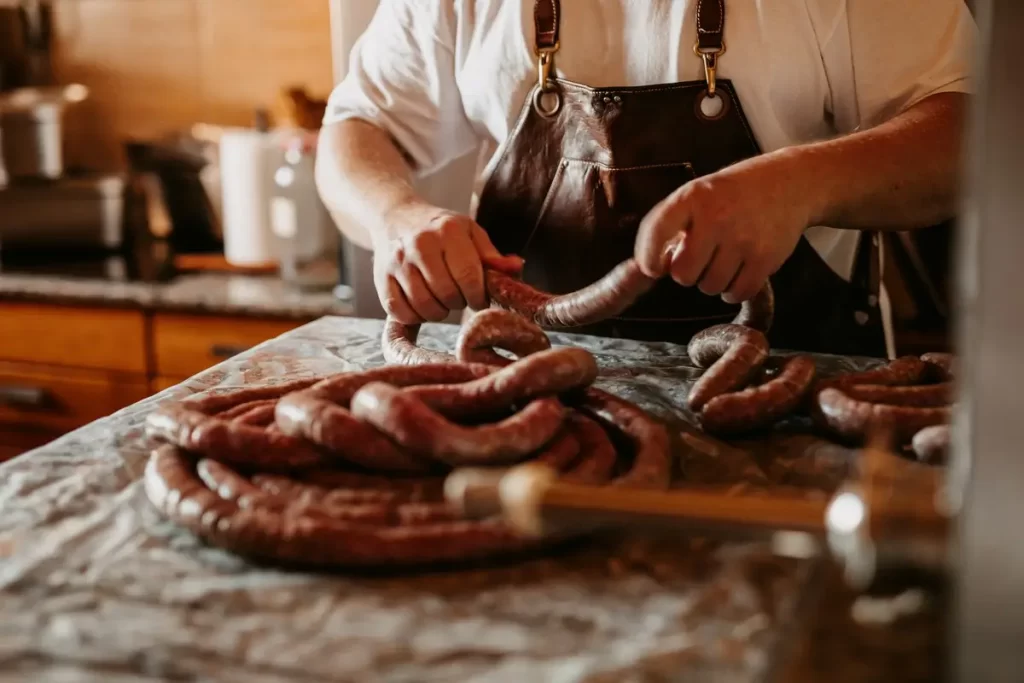 Kiełbasa z dzika – smak, który przyciąga smakoszy!