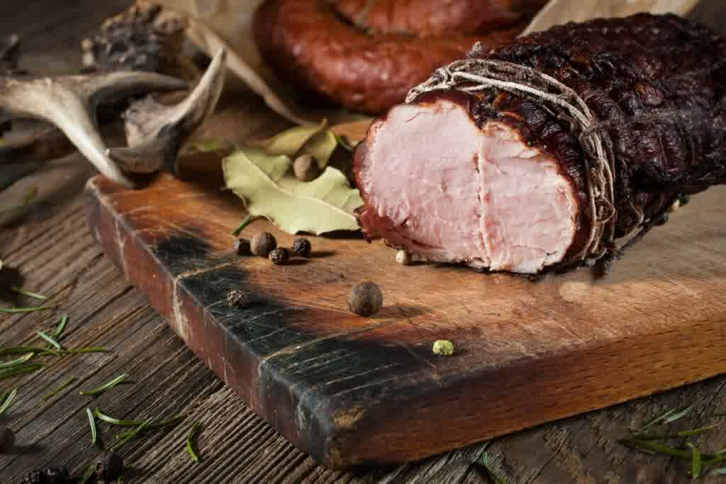 Krakowska z sarny – smak, który zachwyca miłośników dziczyzny!