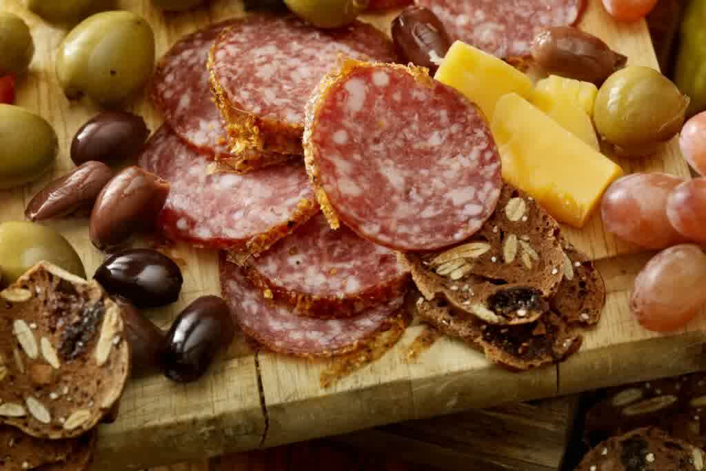 Jakie są najpopularniejsze wyroby wędliniarskie z dziczyzny?